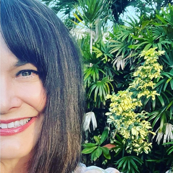 Meet your Posher Ms. Leigh - Picture 8 of 8